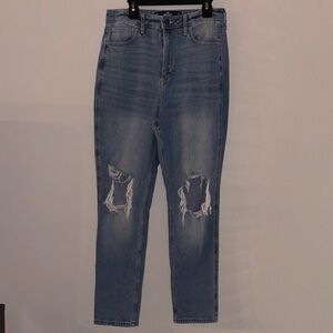 Hollister Curvy Ultra High Rise Mom Jeans Size 5 Short
